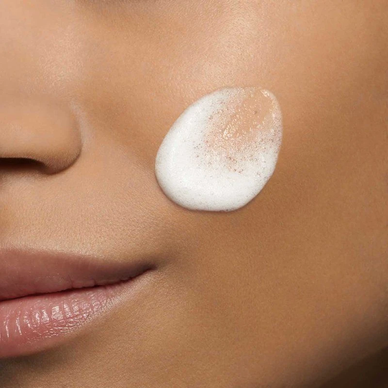 Clarins Gentle Renewing Cleansing Mousse 150ml 4 Clarins Gentle Renewing Cleansing Mousse 150ml - Image 2